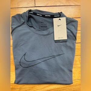 Nike Pro Dri-FIT Slim Fit Shirt in Gray